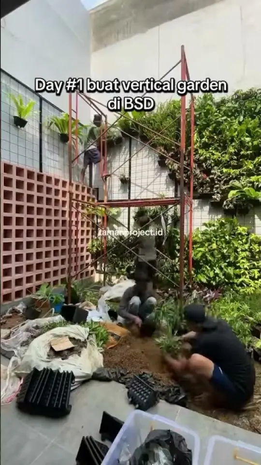 Pekerjaan Vertical Garden di BSD Serpong
